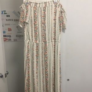 Off the shoulder midi / maxi dress